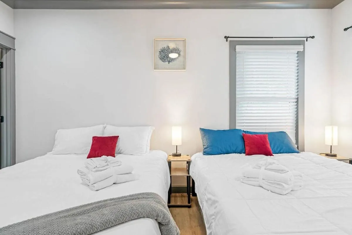 度假居 坦帕Sleeps 20! Luxe 6 Bdrm 4 Bth Duplex - Downtown Tpa别墅 美国