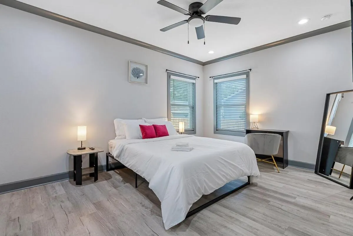 タンパ Sleeps 20! Luxe 6 Bdrm 4 Bth Duplex - Downtown Tpaヴィラ 0*,